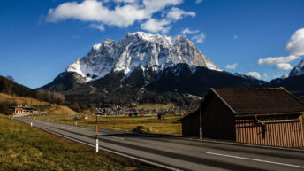 Österreich: Schneegestöber in Tirol