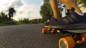 Ein günstiges E-SKATEBOARD für Anfänger | Kurzes Unboxing und Testfahrt
